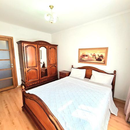 Apartament 2 Bedrooms, Botanica 키시나우 외부 사진